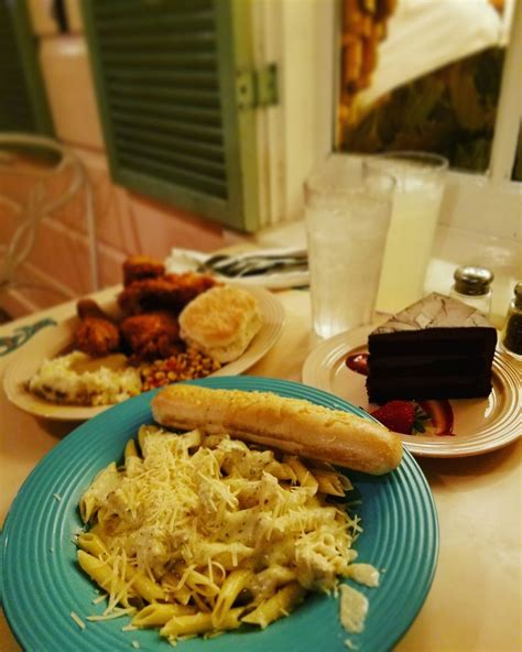 Minnie & Friends - Breakfast in the Park