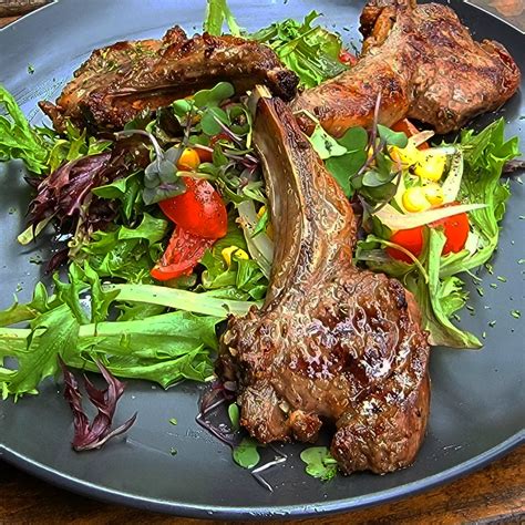 Santos Kitchen + Lounge