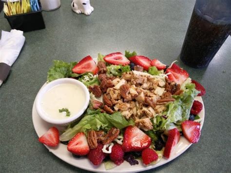 Shakers American Café