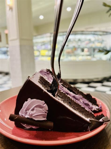 Jennivee's Bakery & Cafe