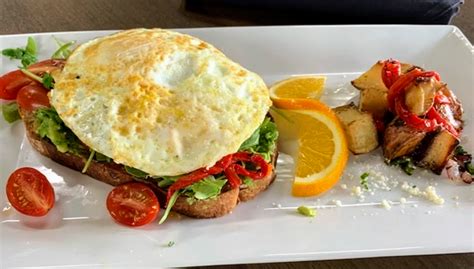 Le Cafe Station Grill