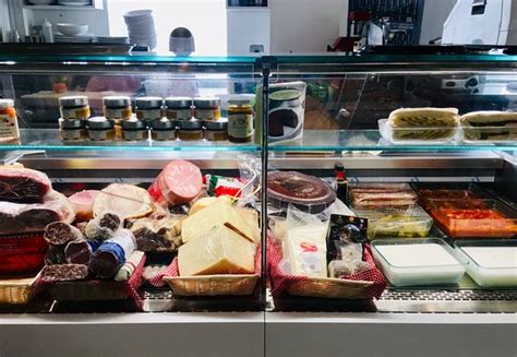 Prima Classe Miami Beach, Italian Market & Cafe