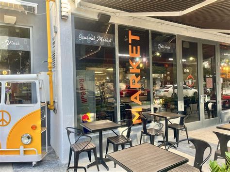 Candela y Café Market