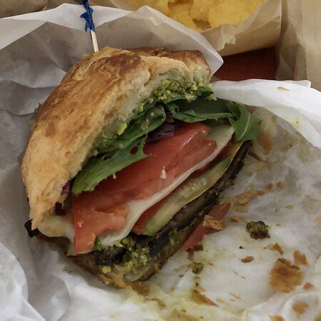 tM breads & pastries