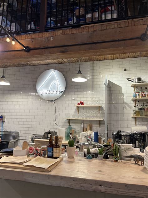 sankaku onigiri cafe & bar