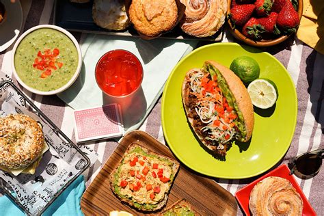 Colectivo Coffee Lakefront