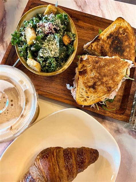 Lola's European Cafe