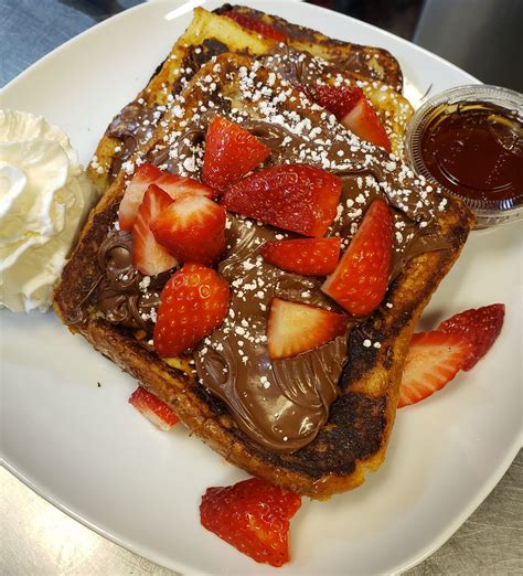 Le Petit Cafe & Grille