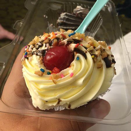 Colossal Cupcakes Café