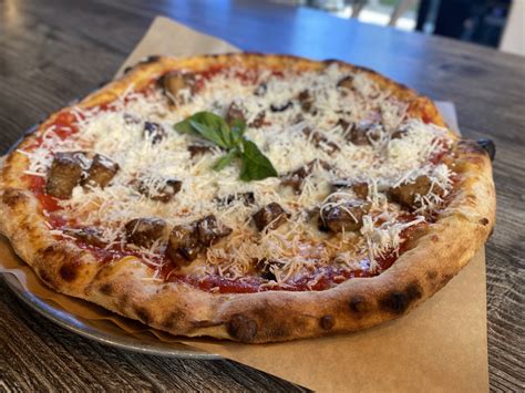 Trenta Pizza & Cucina and Trenta Lounge