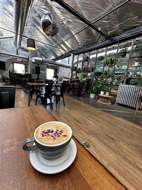 Earth Coffeehouse & Cafe