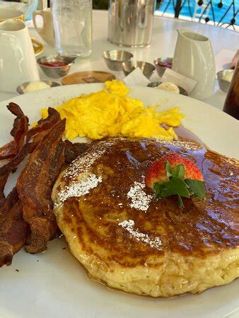 Terrace Pointe Café