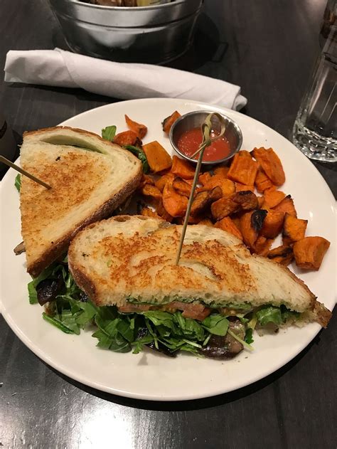 Sleepy Bee Cafe - Downtown