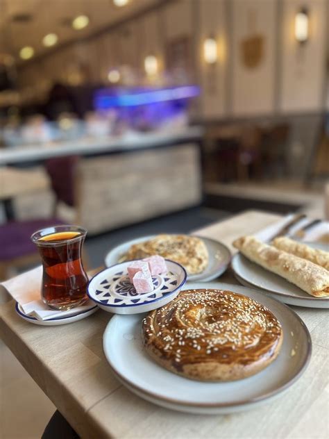 Güllüoğlu Baklava & Cafe