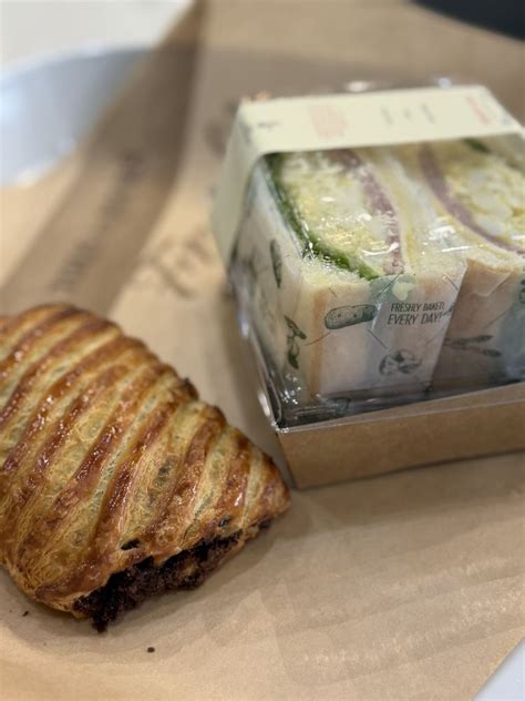 Tous Les Jours Bakery & Cafe