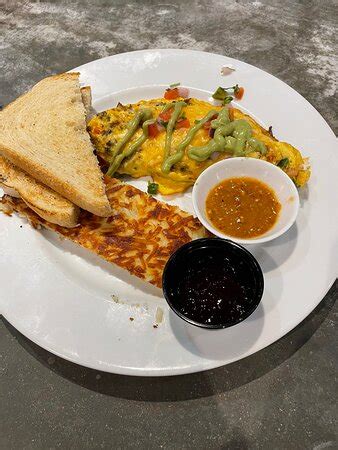 Lula B's Breakfast, Brunch, and Bar