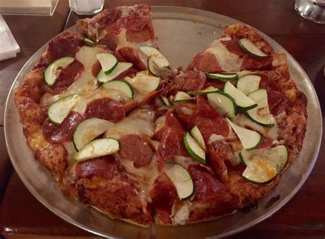 Me-n-Ed's Pizza Parlor