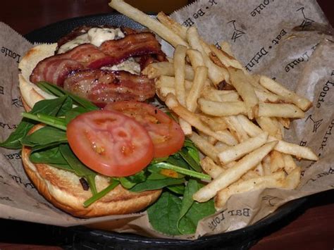 Bar Louie - The District