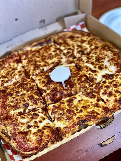 Hot Rod Willy’s Pizza