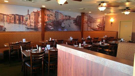 Mike's Pizzeria Lounge