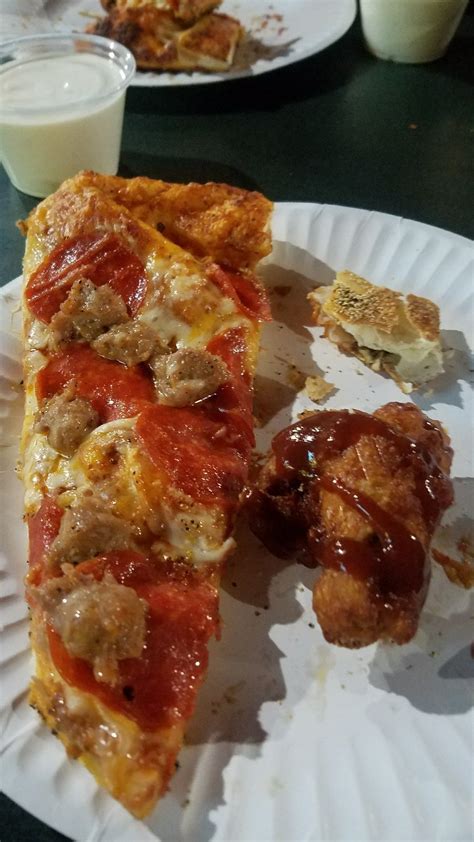 Me-n-Ed's Pizza Parlor