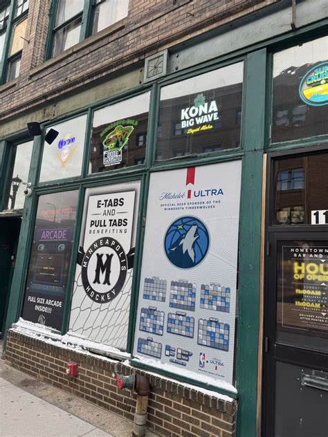 Hometowne Pizza Minneapolis Bar and Arcade