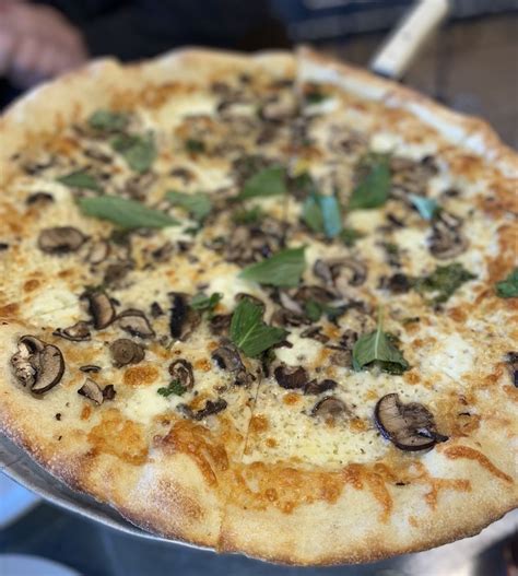 Supino Pizzeria New Center