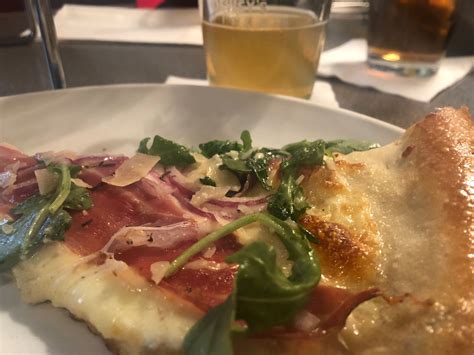 Dewey's Pizza - Webster Groves