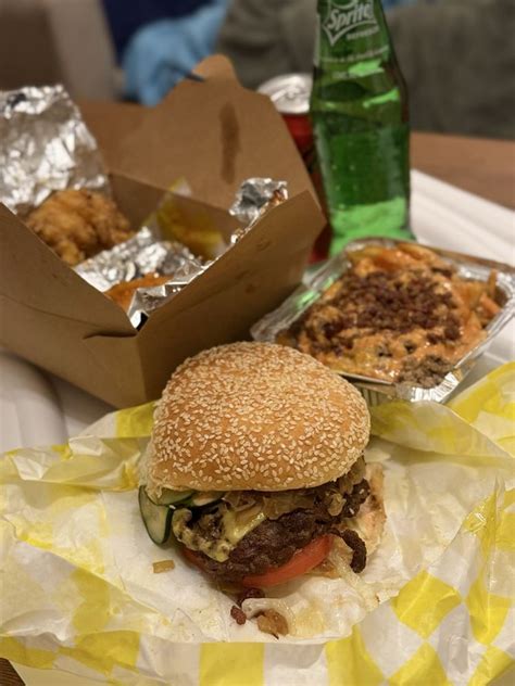 Yeanie's Burgers and Social