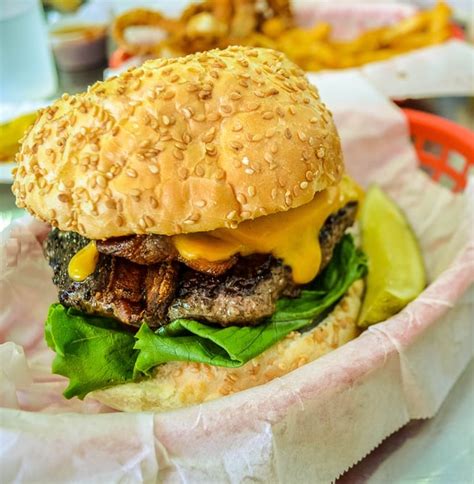 Pearl's Deluxe Burgers