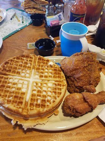 Lo-Lo's Chicken & Waffles