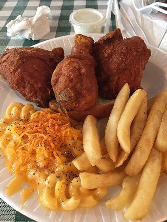 Gus's World Famous Fried Chicken