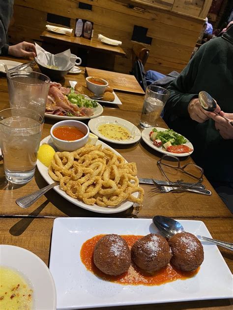 La Famiglia Giorgio's Restaurant