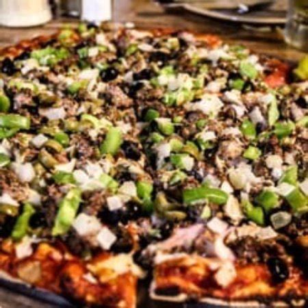 Bonnie & Clyde's Pizza Parlor