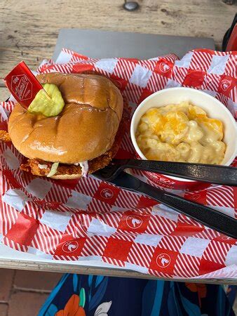 Hattie B's Hot Chicken - Nashville - Lower Broadway