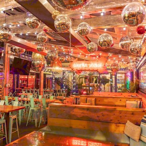 Paradise Park | Pizza & Patio