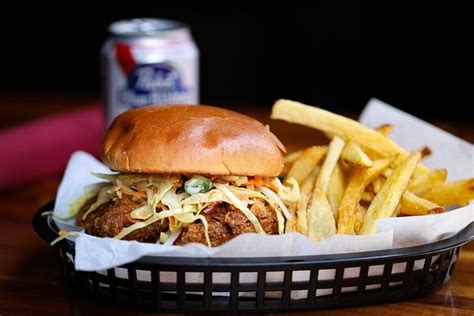 PB&J: Pizza Beer and Jukebox