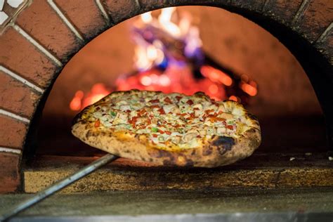 Backyard Pizza and Raw Bar of Kentucky