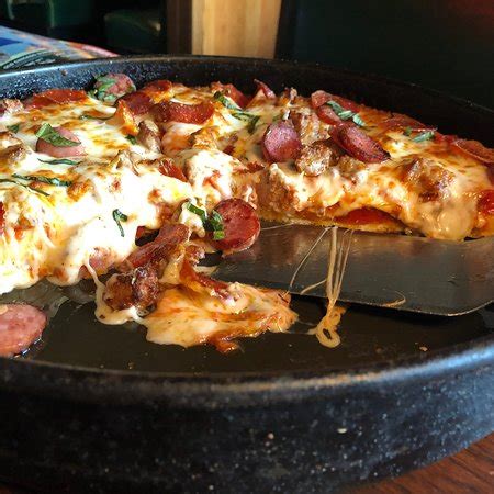 Old Chicago Pizza + Taproom