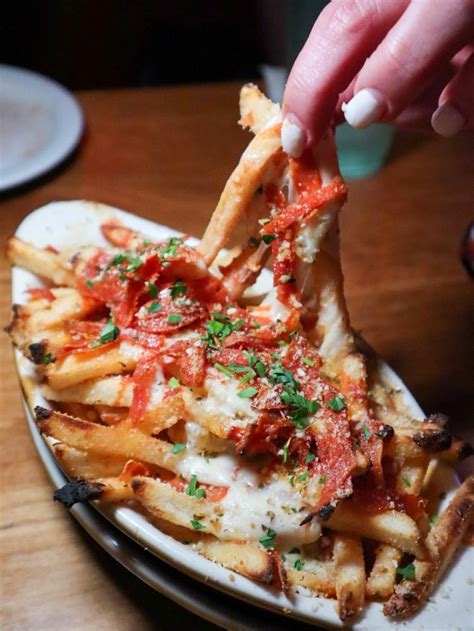 LLoyd's Restaurant & Lounge