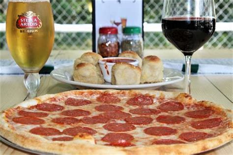 Muzzarella Pizza and Italian Kitchen