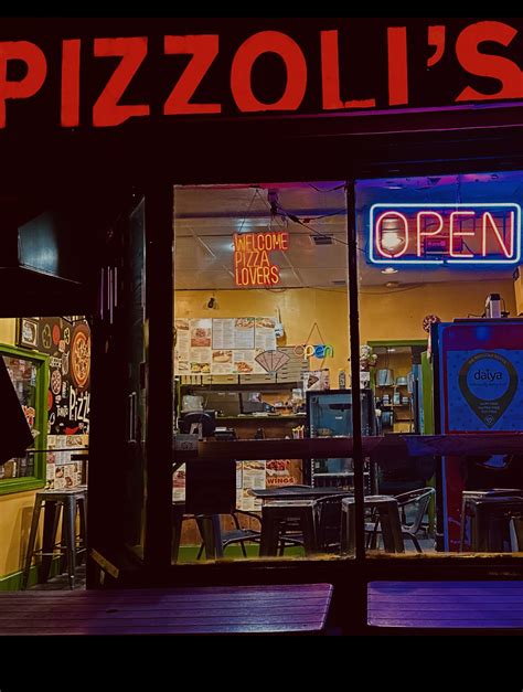 Pizzolis Pizzeria