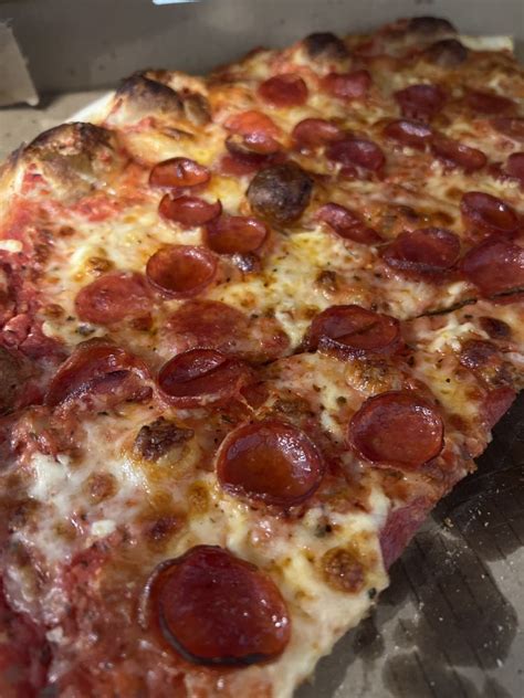 Basil Doc's Pizza Florida and Holly St