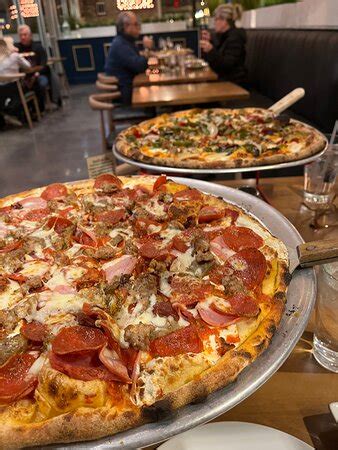 Goodfellas Pizza Pasta Vino