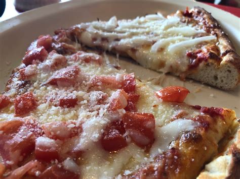 Fuzzy's Pizza - Antoine Dr