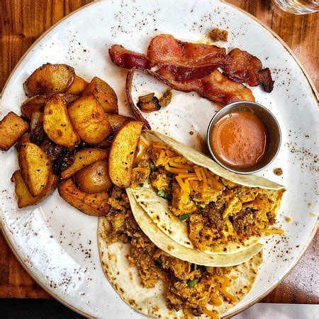 Main Kitchen & 806 Lounge