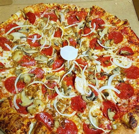 Fox's Pizza Den - McKees Rocks