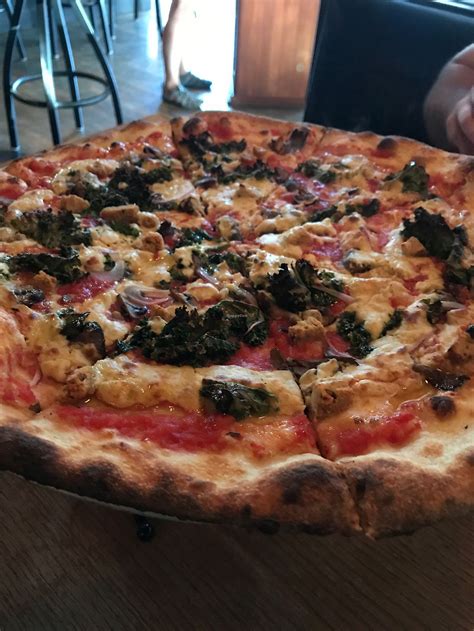 East Glisan Pizza Lounge