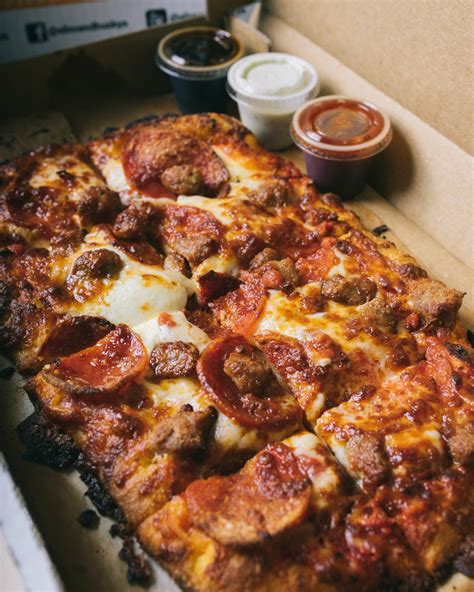 Slim & Husky's Pizza Beeria (North Nashville)