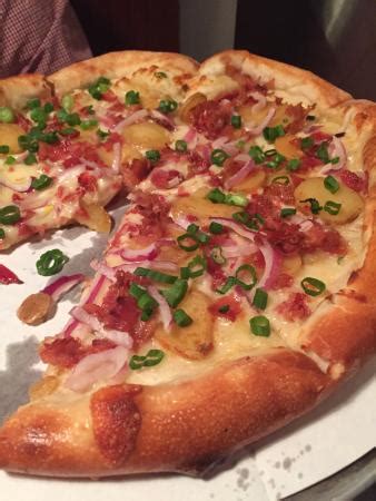 Dewey's Pizza - Clifton